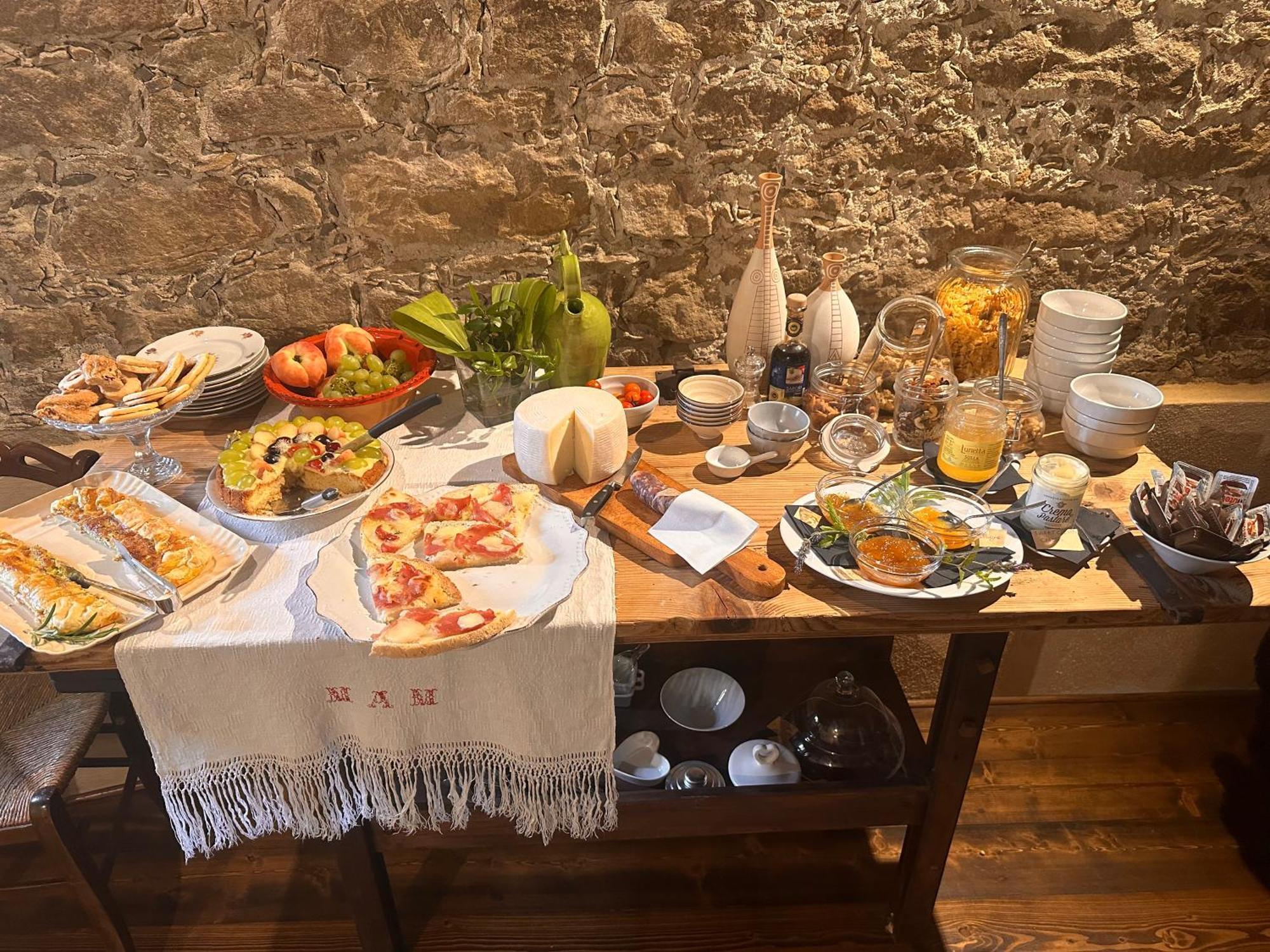 Antica Locanda Lunetta Mandas Bagian luar foto