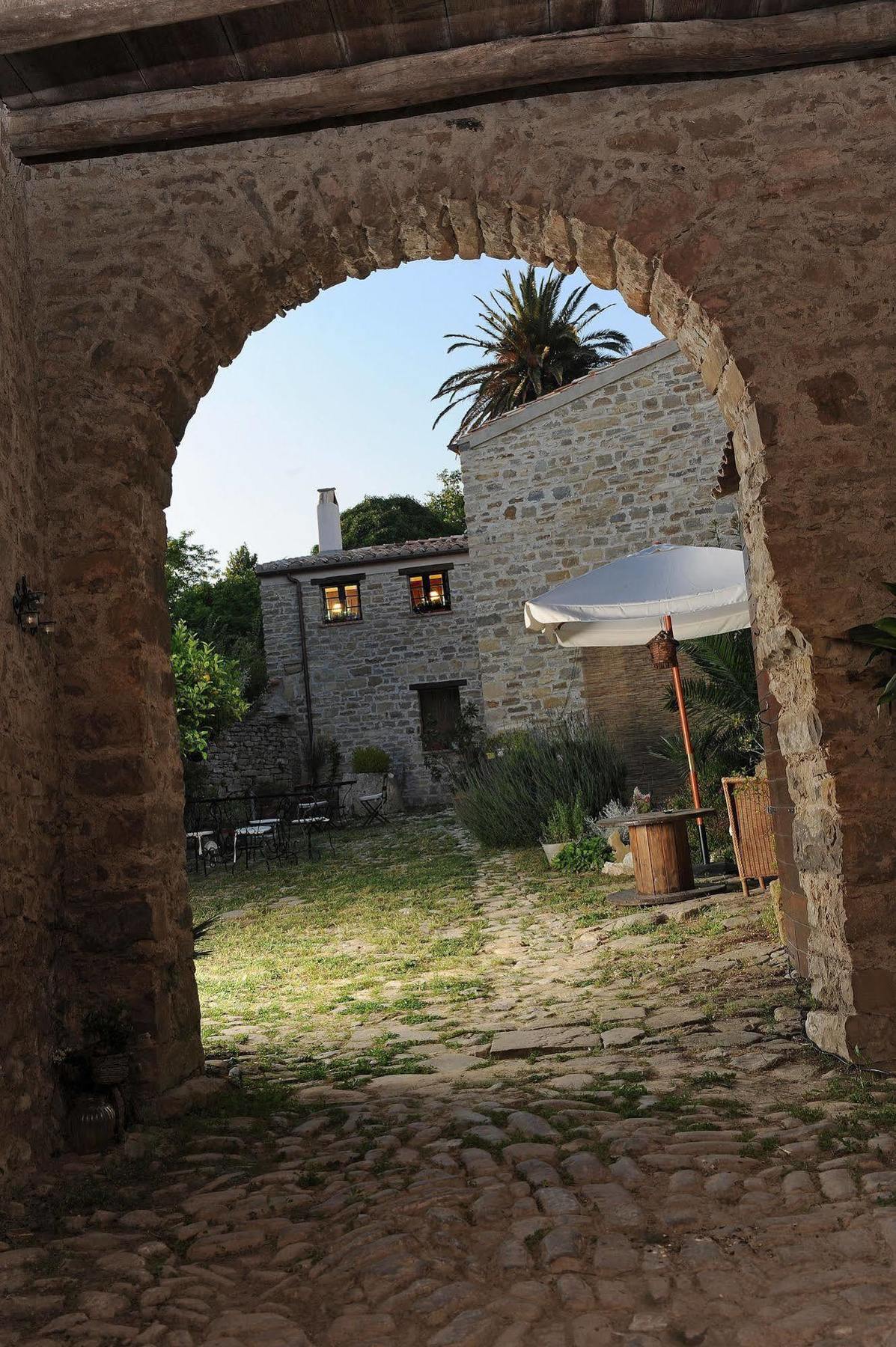 Antica Locanda Lunetta Mandas Bagian luar foto