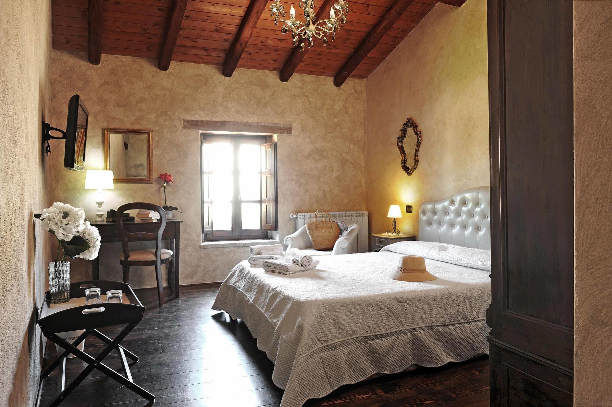 Antica Locanda Lunetta Mandas Bagian luar foto