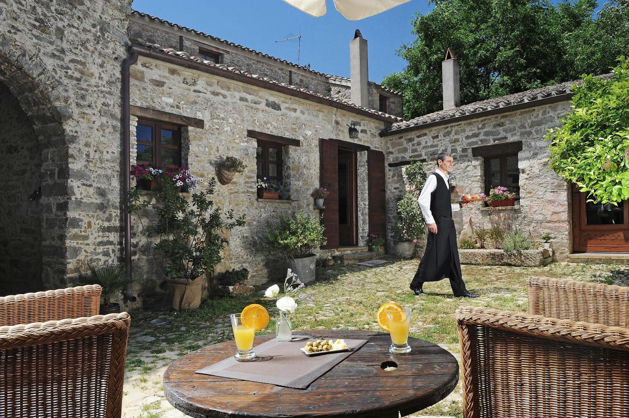 Antica Locanda Lunetta Mandas Bagian luar foto